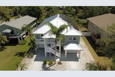 2704 57th Street S, Gulfport, FL 33707 - Photo 1