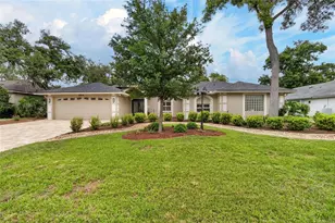 2804 Clubhouse Dr, Plant City, FL 33566 - Photo 1