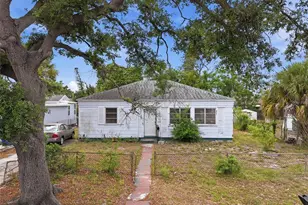 329 Kingston St S, Saint Petersburg, FL 33711 - Photo 1