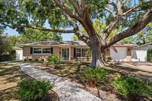 1702 Meredith Ln, Belleair, FL 33756 - Photo 1