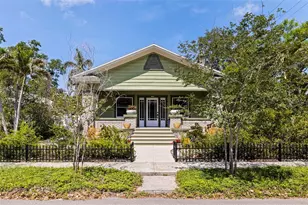 1260 10th St N, Saint Petersburg, FL 33705 - Photo 1