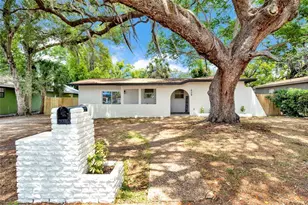 429 E Oakwood St, Tarpon Springs, FL 34689 - Photo 1