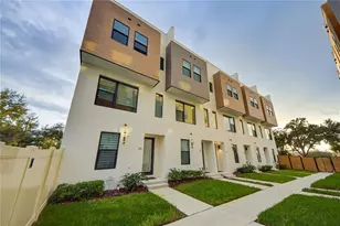 323 15th St N, Saint Petersburg, FL 33705 - Photo 1