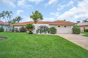 2041 Carolina Ave NE, Saint Petersburg, FL 33703 - Photo 1