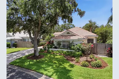 812 Live Oak Terrace NE, Saint Petersburg, FL 33703 - Photo 1