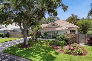 812 Live Oak Terrace NE, Saint Petersburg, FL 33703 - Photo 1