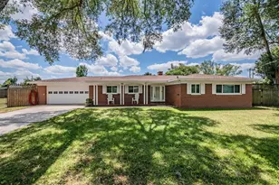 712 Camellia Ct, Seffner, FL 33584 - Photo 1