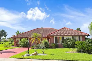 1826 Wolf Laurel Dr, Sun City Center, FL 33573 - Photo 1