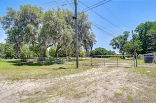 8706 Mary Ivy Dr, Plant City, FL 33567 - Photo 1