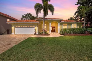 1038 Wideview Ave, Tarpon Springs, FL 34689 - Photo 1