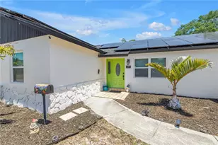 687 Jasmine Way S, Saint Petersburg, FL 33705 - Photo 1