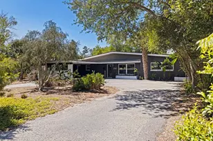 2700 Desoto Wy S, Saint Petersburg, FL 33712 - Photo 1