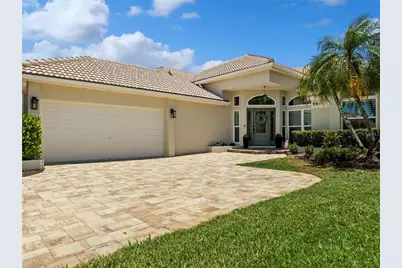 961 Live Oak Avenue NE, Saint Petersburg, FL 33703 - Photo 1