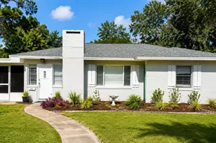111 S Rhodes St, Mount Dora, FL 32757 - Photo 1