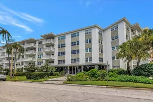 1100 N Shore Dr NE, Saint Petersburg, FL 33701 - Photo 1