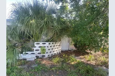 547 75th Avenue N, Saint Petersburg, FL 33702 - Photo 1