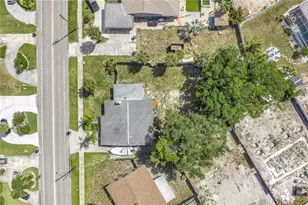 4030 Overlook Dr NE, Saint Petersburg, FL 33703 - Photo 1