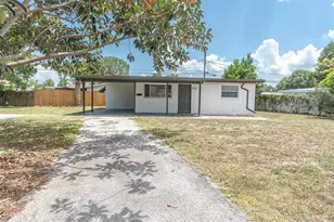 450 Davison Ave NE, Saint Petersburg, FL 33703 - Photo 1