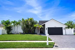 11763 Harborside Cir, Largo, FL 33773 - Photo 1