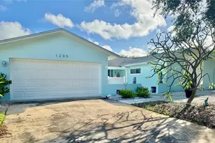 1205 79th St S, Saint Petersburg, FL 33707 - Photo 1