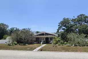 790 Oakwood Dr, Dunedin, FL 34698 - Photo 1