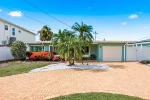 580 Baywood Dr N, Dunedin, FL 34698 - Photo 1