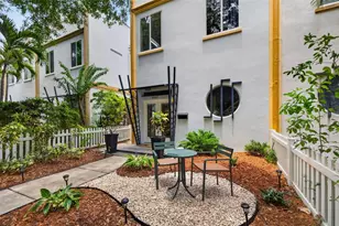 447 13th Ave N, Saint Petersburg, FL 33701 - Photo 1