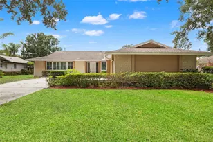 2942 Clubhouse Dr W, Clearwater, FL 33761 - Photo 1