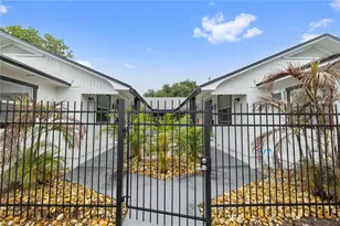 917 30th Ave N, Saint Petersburg, FL 33704 - Photo 1