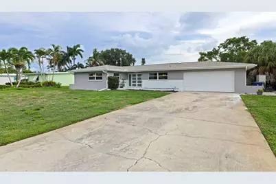 7073 S Shore Drive S, Saint Petersburg, FL 33707 - Photo 1
