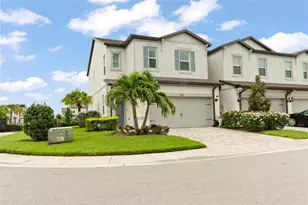 351 Surfside Ave NE, Saint Petersburg, FL 33716 - Photo 1