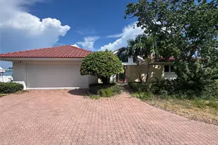 5810 Bahama Way S, Saint Pete Beach, FL 33706 - Photo 1
