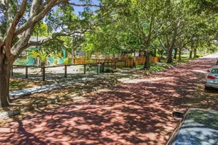 2421 7th Ave N, Saint Petersburg, FL 33713 - Photo 1