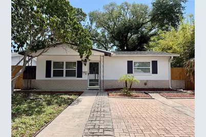 166 SW Lincoln Circle N, Saint Petersburg, FL 33703 - Photo 1