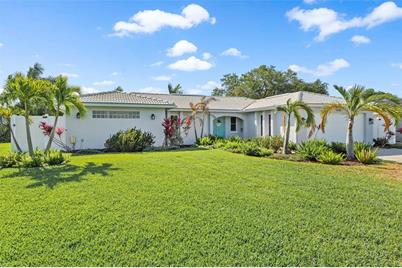 1725 Tanglewood Drive NE, Saint Petersburg, FL 33702 - Photo 1