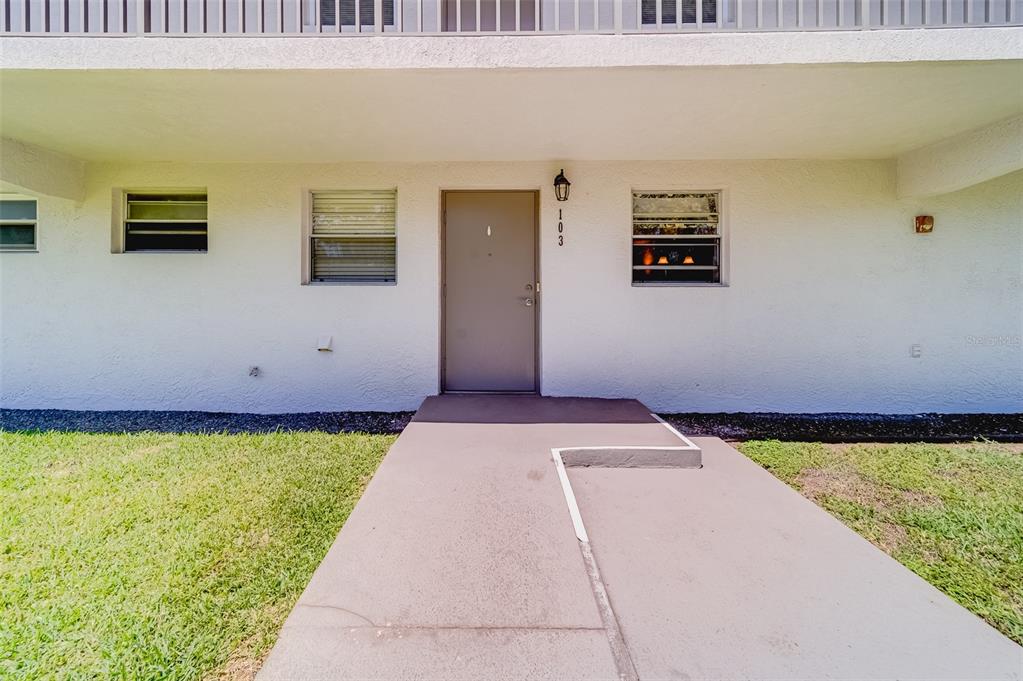 9815 47th Ave N 103, Saint Petersburg, FL 33708 MLS U8197319