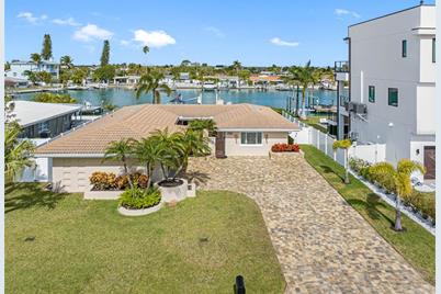 11385 6th Street E, Treasure Island, FL 33706 - Photo 1