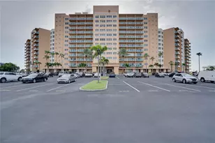 880 Mandalay Ave, Clearwater Beach, FL 33767 - Photo 1