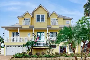 11885 W Bayshore Dr, Crystal River, FL 34429 - Photo 1