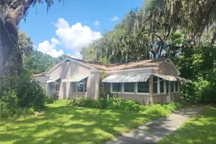 105 Palm Ln, Crescent City, FL 32112 - Photo 1
