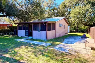 2318 Hibiscus Ave, Seffner, FL 33584 - Photo 1