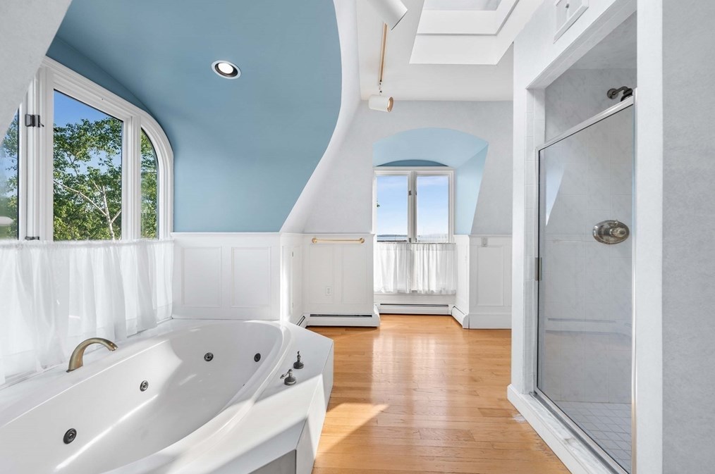 2 Foster St, Marblehead MA  01945-3645 exterior