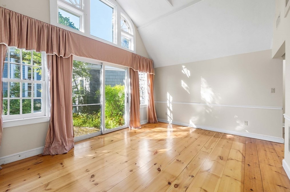 2 Foster St, Marblehead MA  01945-3645 exterior