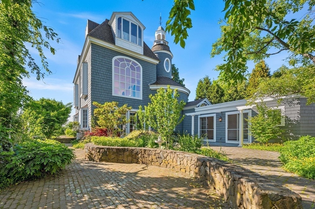 2 Foster St, Marblehead MA  01945-3645 exterior