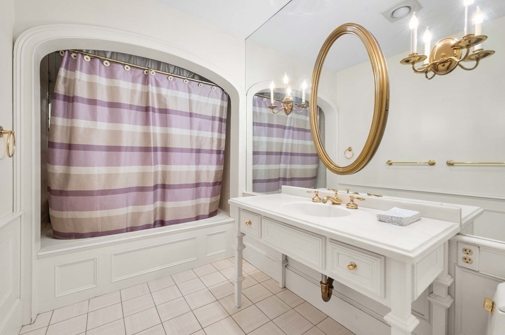 2 Foster St, Marblehead MA  01945-3645 exterior