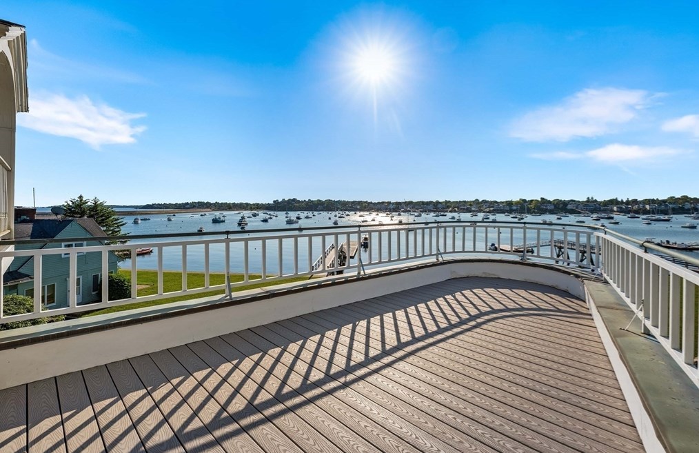 2 Foster St, Marblehead MA  01945-3645 exterior