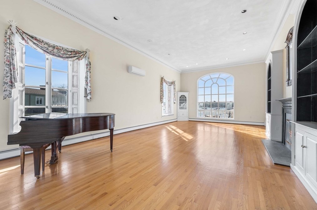 2 Foster St, Marblehead MA  01945-3645 exterior