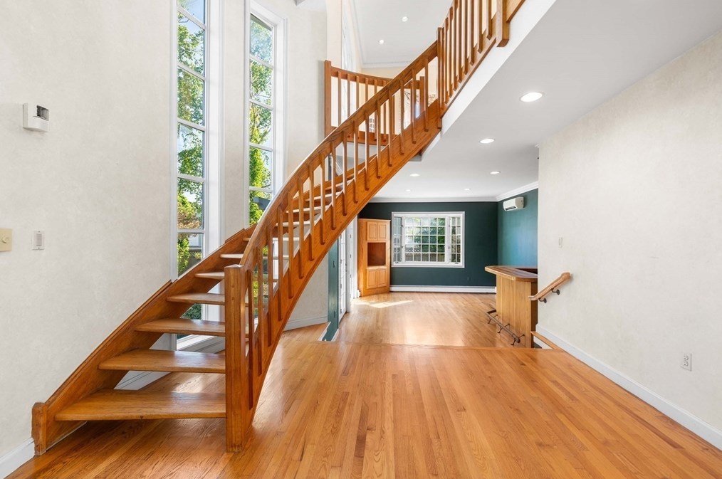 2 Foster St, Marblehead MA  01945-3645 exterior