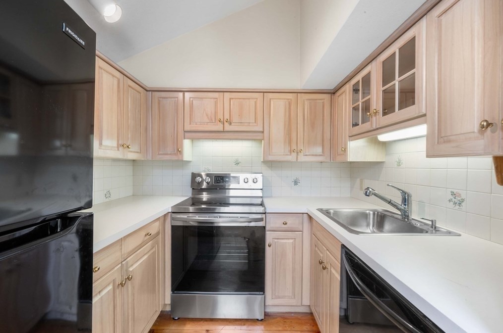 2 Foster St, Marblehead MA  01945-3645 exterior