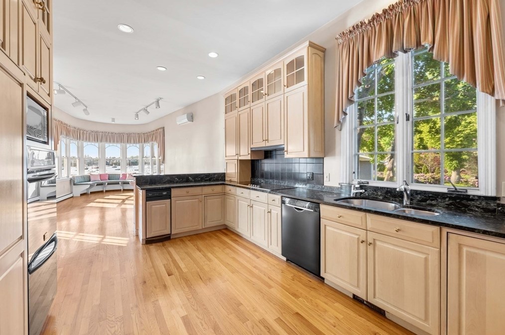 2 Foster St, Marblehead MA  01945-3645 exterior